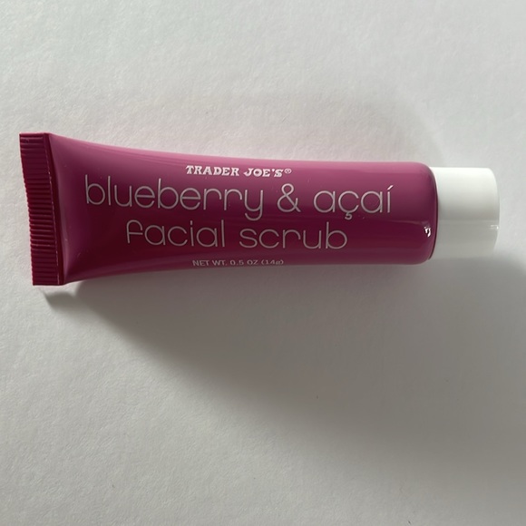 Bundle of (5) travel size facial cleansers - Picture 9 of 13